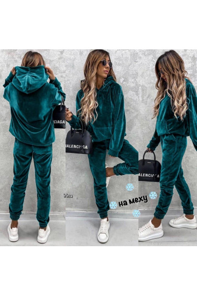 Велюровий костюм на хутрі 