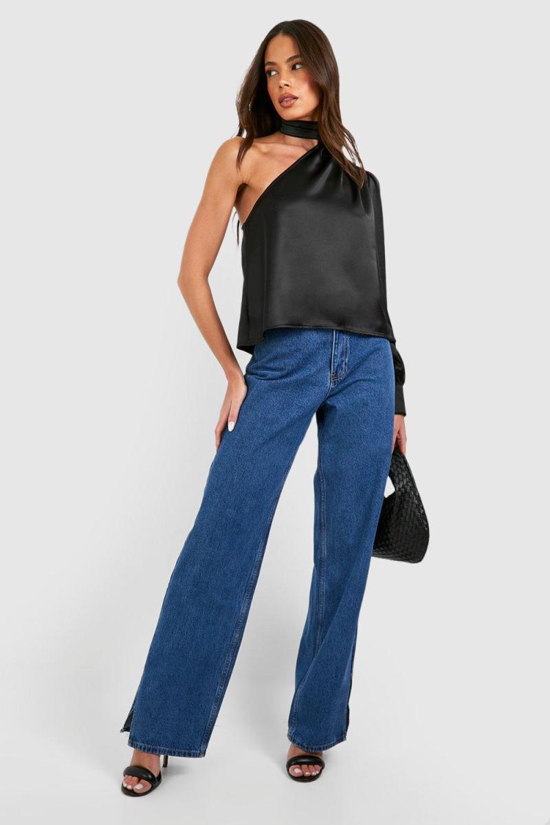 Атласна блузка з горловиною на одне плече